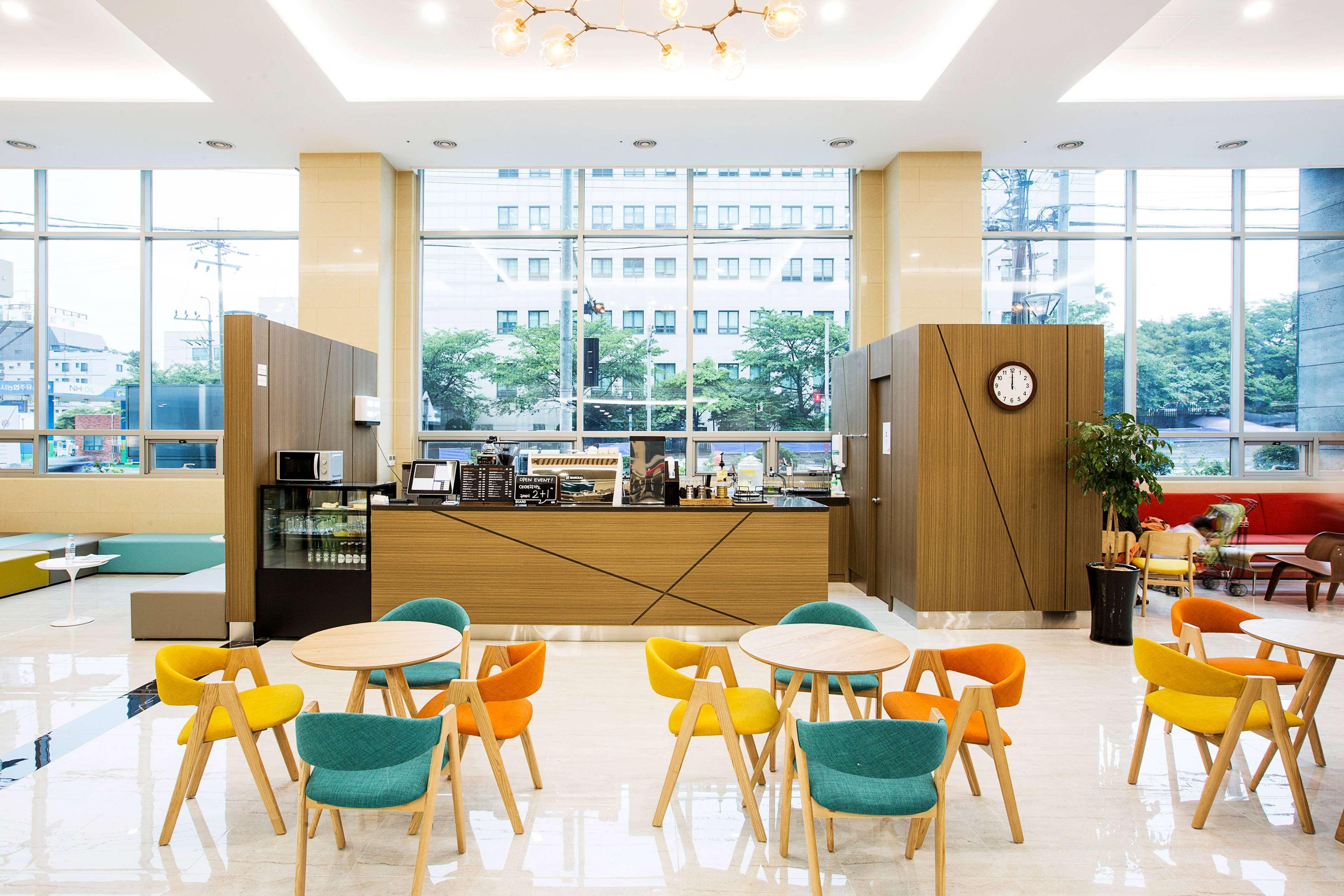 Ramada By Wyndham Jeju City Hall Zewnętrze zdjęcie
