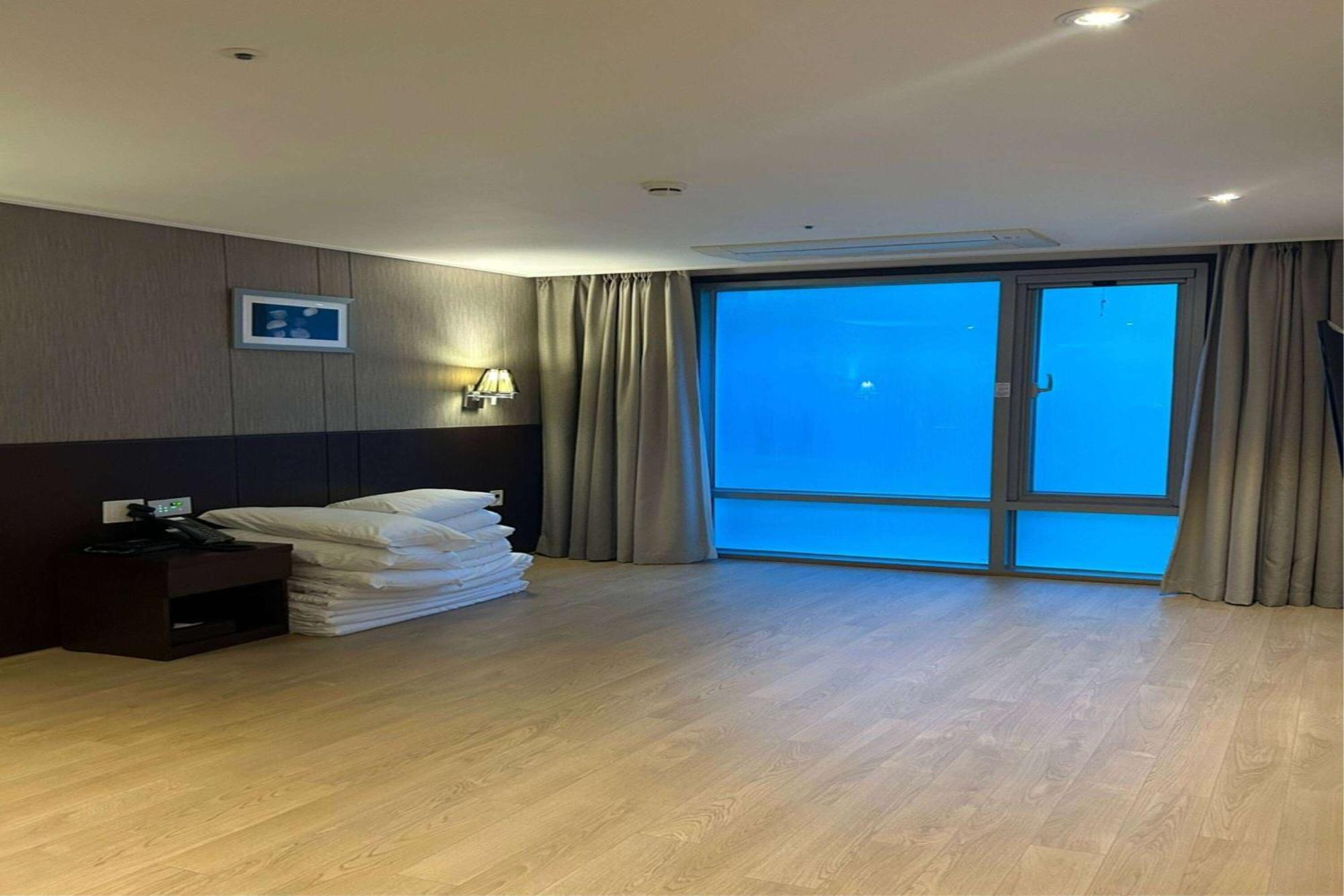 Ramada By Wyndham Jeju City Hall Zewnętrze zdjęcie