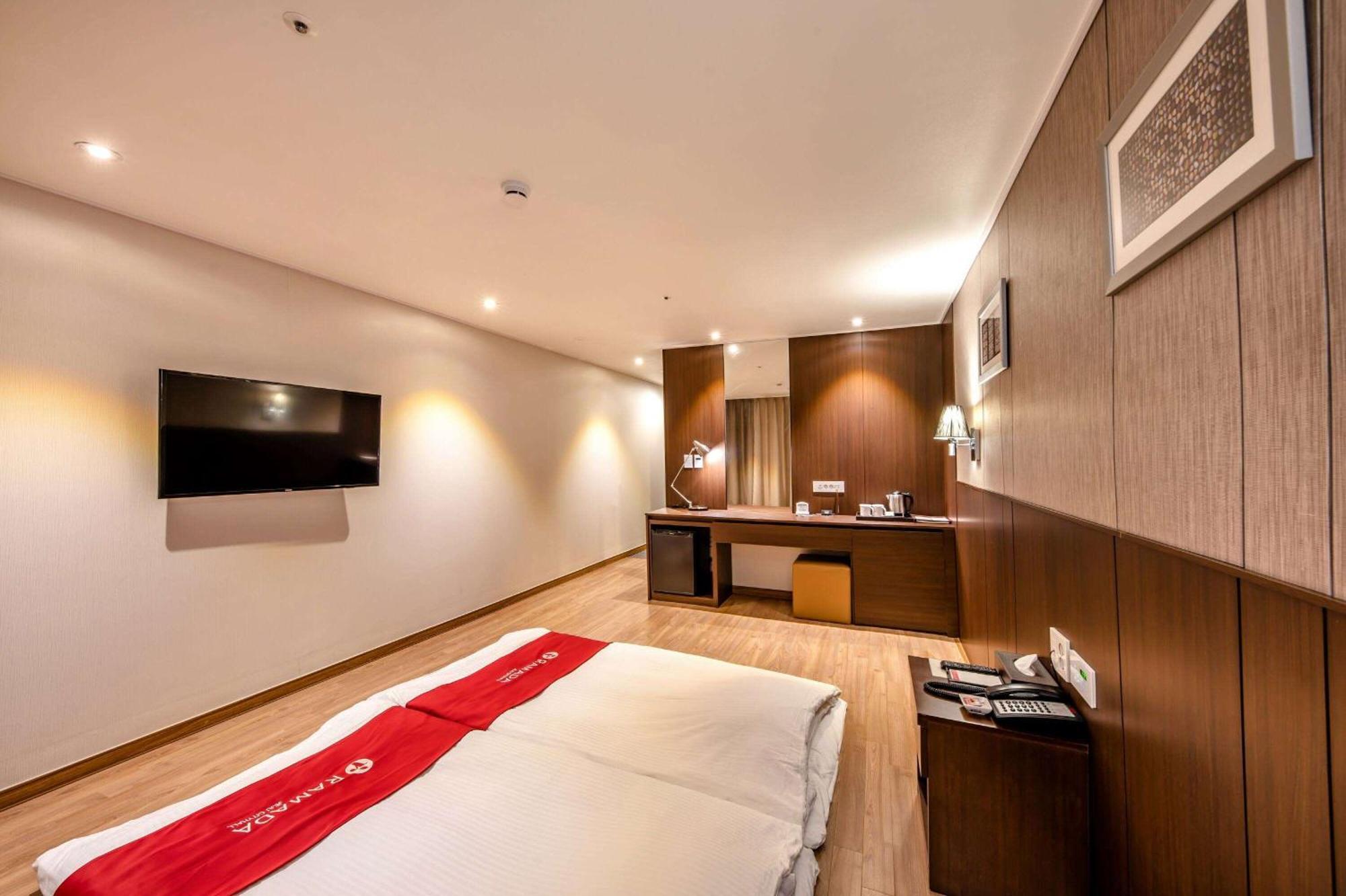 Ramada By Wyndham Jeju City Hall Zewnętrze zdjęcie