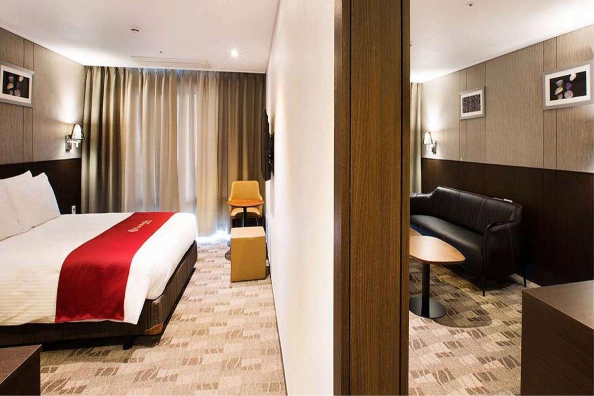 Ramada By Wyndham Jeju City Hall Zewnętrze zdjęcie