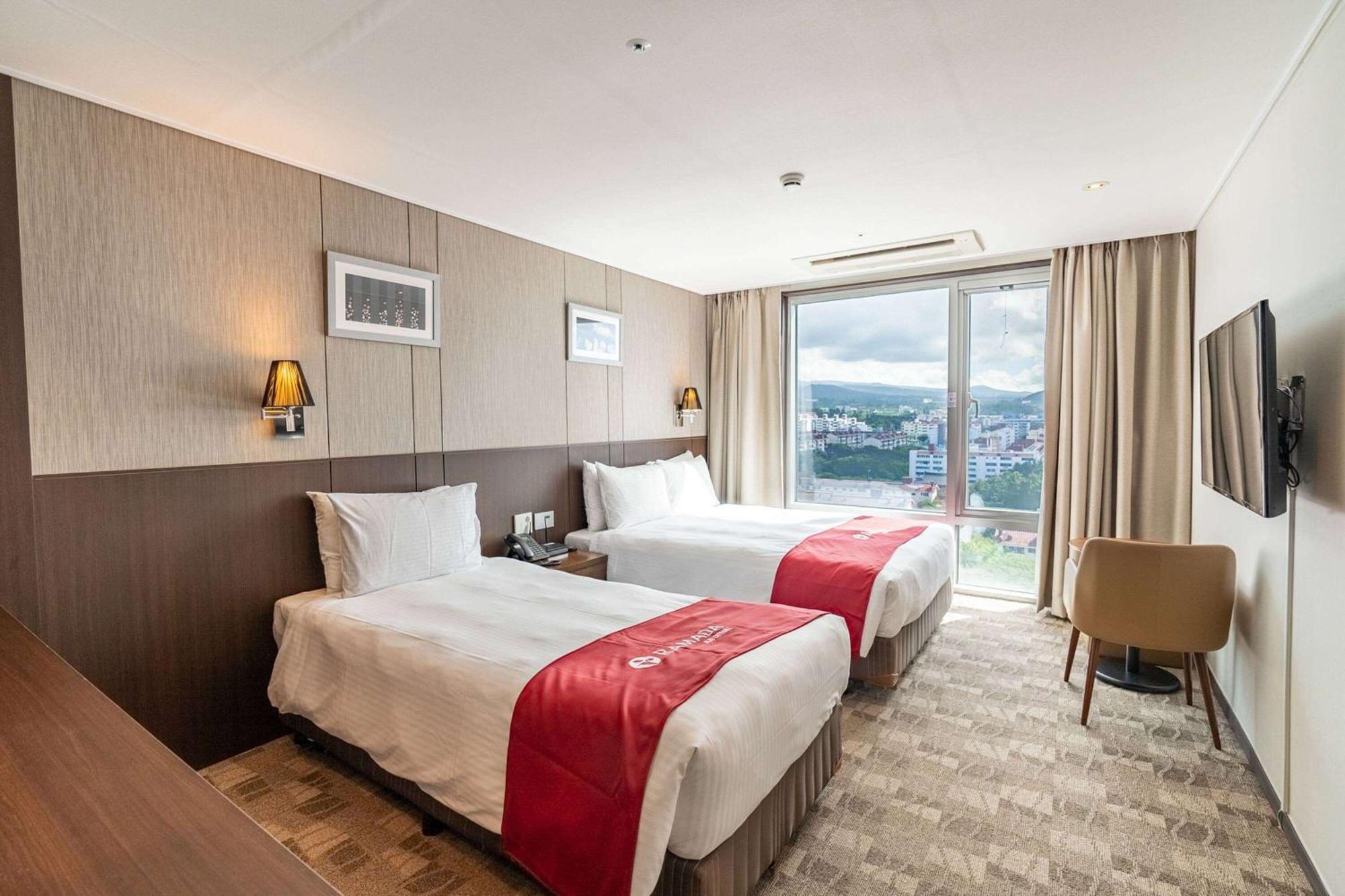 Ramada By Wyndham Jeju City Hall Zewnętrze zdjęcie