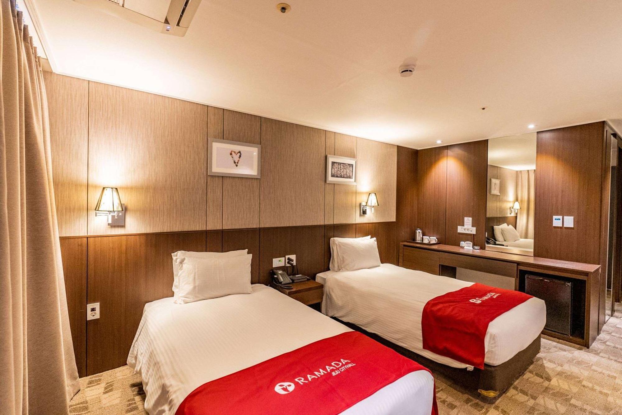 Ramada By Wyndham Jeju City Hall Zewnętrze zdjęcie