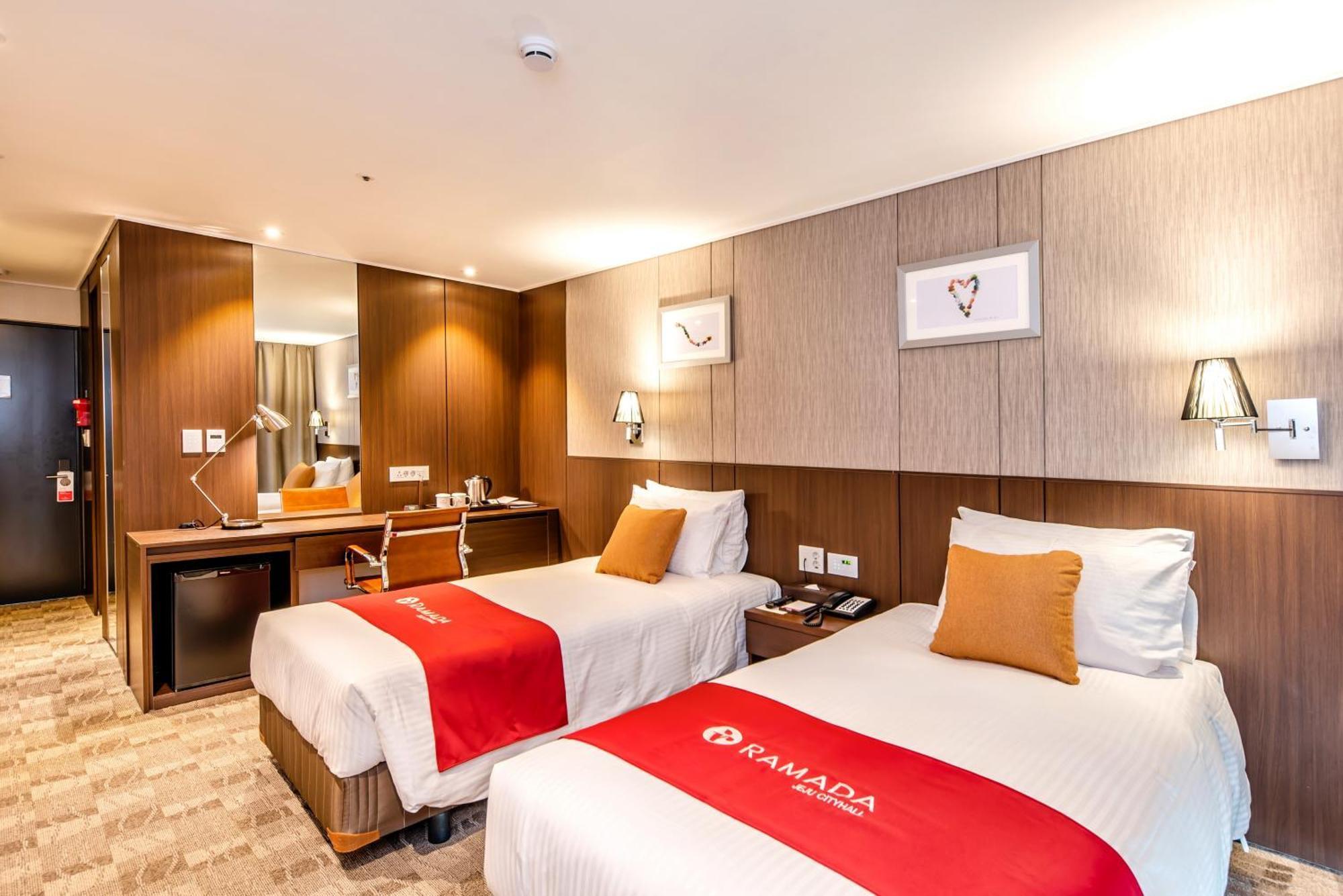 Ramada By Wyndham Jeju City Hall Zewnętrze zdjęcie