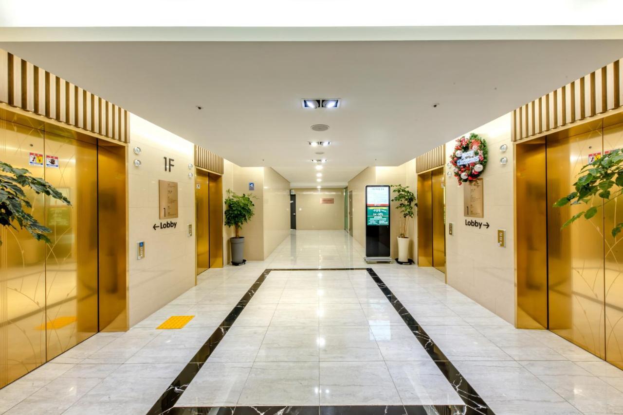 Ramada By Wyndham Jeju City Hall Zewnętrze zdjęcie